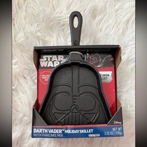 New STAR WARS DARTH VADER HOLIDAY CAST IRON SKILLET 

RARE AND HARD TO FIND